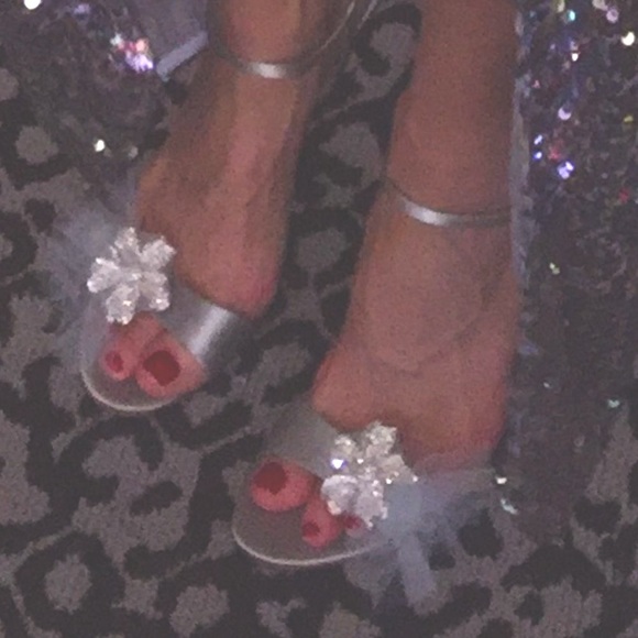 Badgley Mischka silver flower heels - Picture 8 of 10